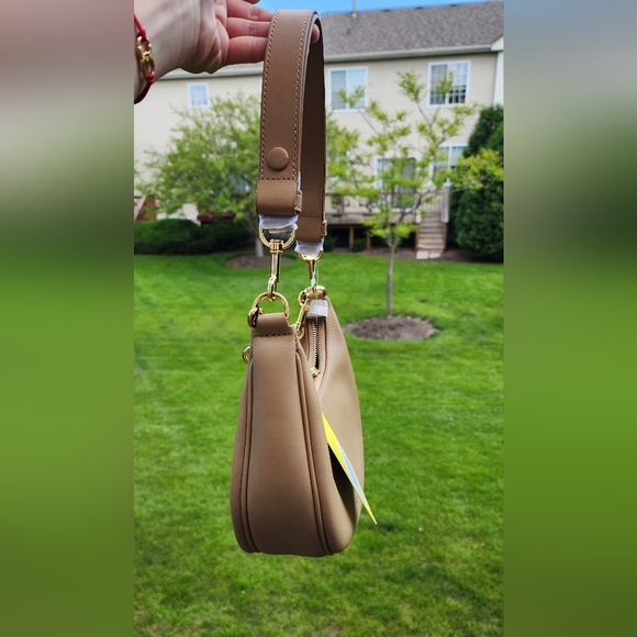 The J Marc Curve Shoulder Bag - Picture 5 of 15